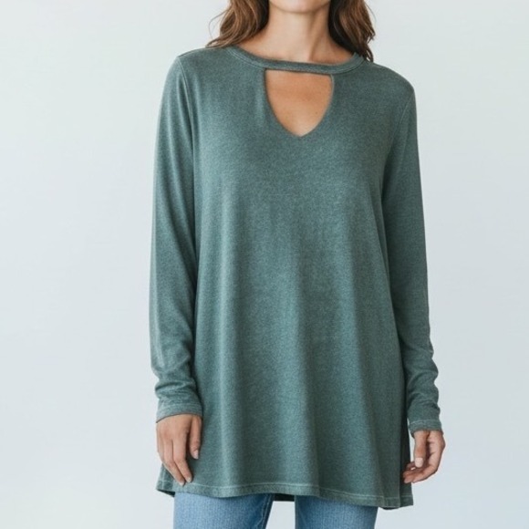 Ultra Flirt Tops - Ultra Flirt NY Women's Teal Long Sleeve Cutout Neck Tunic Top Size Large‎